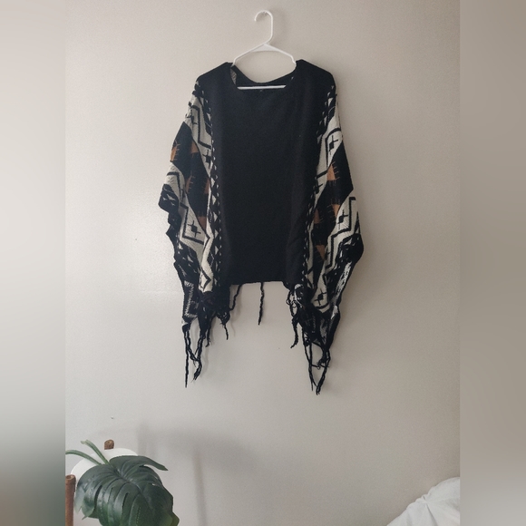 Batwing Sleeve Knit Poncho - Picture 2 of 2